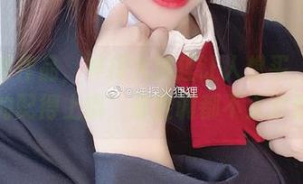 连体衣作品，神探火狸狸让人想买，但是我真的配得上嘛，那腔调都不太对劲儿。