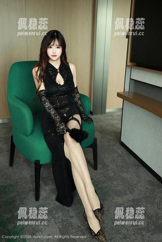 秀人网-奈奈子 秀人网 - 奈奈子短裤全套:这短裤也太“修身”了,别说我没提醒你啊!