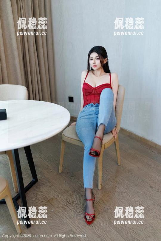 秀人网 - 王馨瑶Yanni最新天台原图：穿搭点评一波三折，可能是我脑海中的“天台搭配赛”！