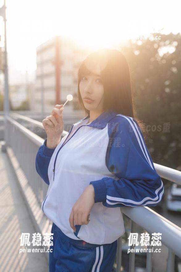 下载糖果果Candy的牛仔裤，快来cos重拾青春的迷幻旅程。