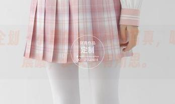 紧急企划 – 小恩的全套校服写真，明媚如晨曦，却又若有所思。