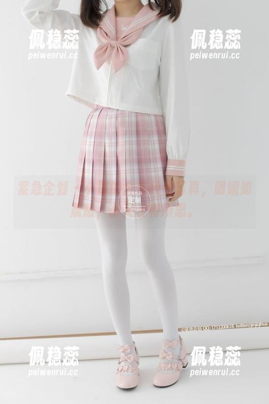 紧急企划 - 小恩的全套校服写真，明媚如晨曦，却又若有所思。