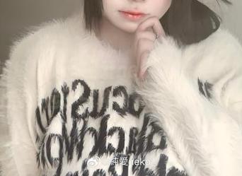 翻看这组写真，纯爱neko结合皮衣的样子，让我想起了一种傻傻的美好，哈哈。