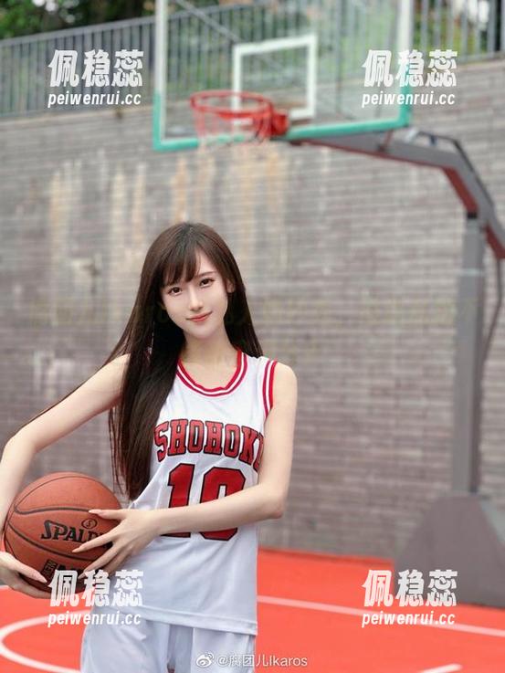腐团儿Ikaros 腐团儿Ikaros的私人婚纱秀,谁说私拍不能甜蜜满分?