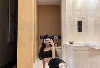 微密圈 – 从左到右看葛征的波点吊带袜-什…原图里还有啥让我捧腹的？