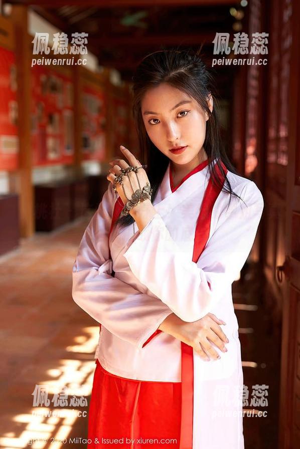 蜜桃社-美绪 蜜桃社 - 这门课不好上!美绪的学姐写真壁纸挑战你的底线
