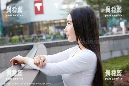 蜜桃社-铃木 蜜桃社 - 铃木私拍:别样美脚合集,看得我都想穿她的鞋!