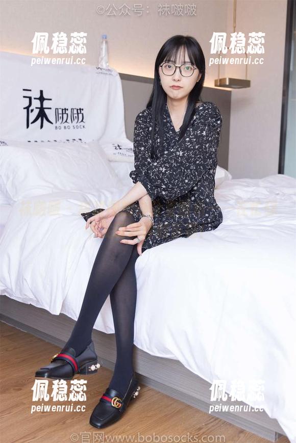 袜啵啵 - 甜甜圈的办公室图包——在忙碌中发现别样的乐趣！