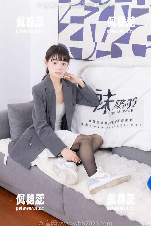 袜啵啵 - 稚予的脚跟我的脚，究竟ピャに（比谁）大？原图&壁纸颠覆认知！