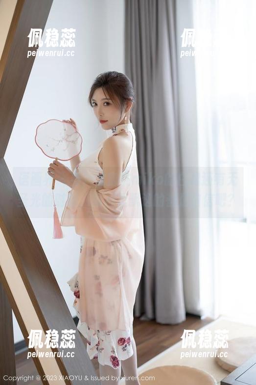 语画界 - 看，沈蜜桃miko的白裙还有无圣光的时刻，图片里飘逸的都是自信吧？