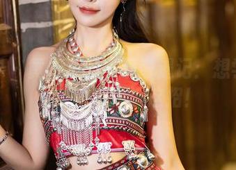 语画界 – 黄乐然的眼镜奇遇记：想学打扮？来图库精选这招！