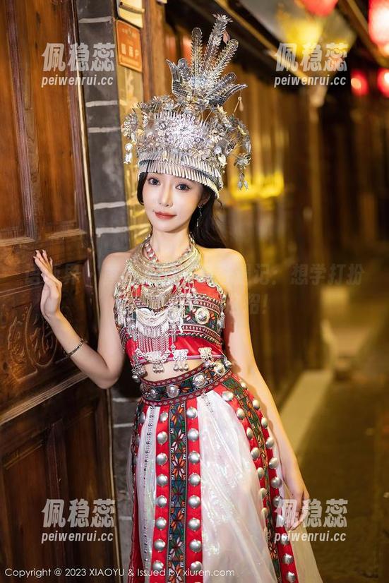 语画界 - 黄乐然的眼镜奇遇记：想学打扮？来图库精选这招！
