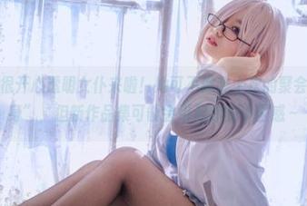 阿半今天很开心透明女仆来啦！她可不像我上次的聚会那样“隐身”，但新作品集可能会引起你的小困惑～