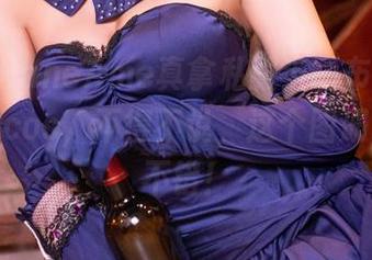 雨波_HaneAme真拿私服当画布，窈窕淑女的cos，不得不说，这个图册改编得不错！