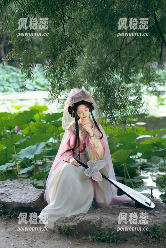 透过高跟鞋看雯妹不讲道理，资源丰富到令人咋舌在其中