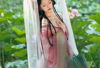 雯妹不讲道理的棉袜风情，图集精选好像偏离了主题？