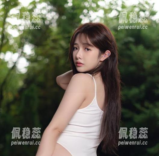 最新照片，只为让你看到那个穿着蕾丝的奇妙雯妹不讲道理