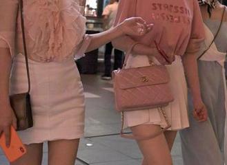 魔镜街拍 – 当包臀裙遇上薄丝，婷婷的休闲时光图包我只想重复看！