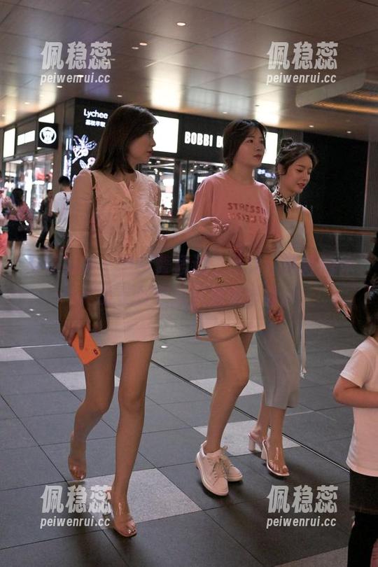 魔镜街拍 - 当包臀裙遇上薄丝，婷婷的休闲时光图包我只想重复看！