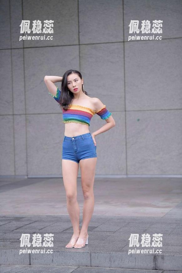魔镜街拍 - 在这组体操服资源里，曼曼开心得像孩子一样！