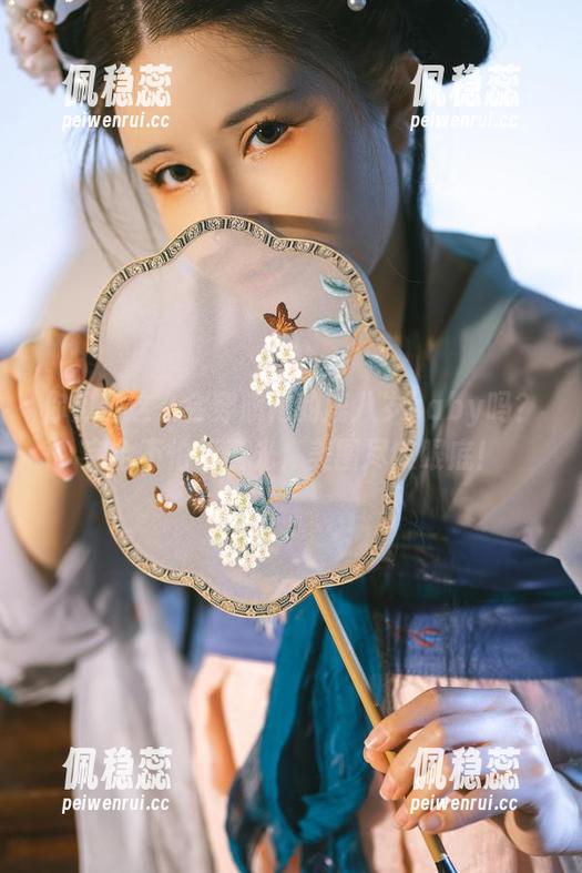 你见过这么会穿旗袍的鹿八岁baby吗？完全不怕无圣光，美图尽收眼底！