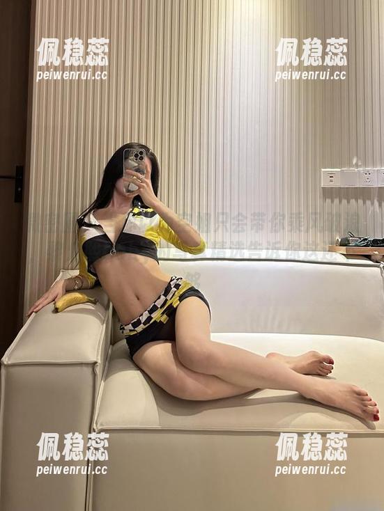 微密圈 - 当你以为空姐只会带你乘风破浪，黎允熙baby的写真精选告诉你这还不够